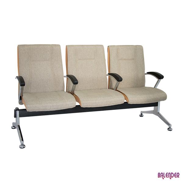 صندلی انتظار راحتیران مدل W3100به تعداد سه نفره ساخته شده است و دسته ها و پایه هایی ثابت در آن تعبیه شده است.