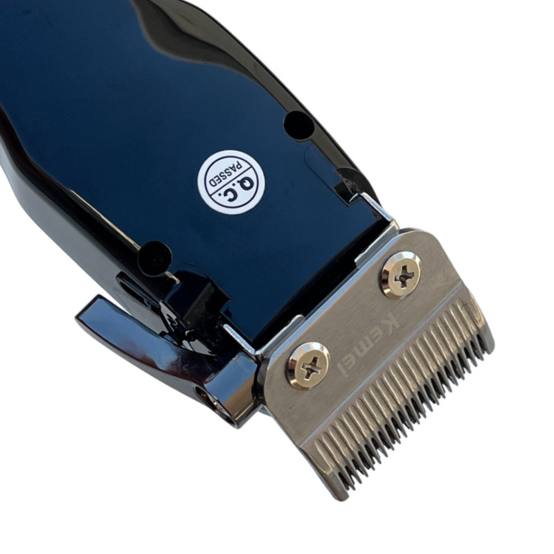 ماشین اصلاح موی سر و صورت کیمی شارژی مدل KM-8526 بسته 2 عددی - Image 6