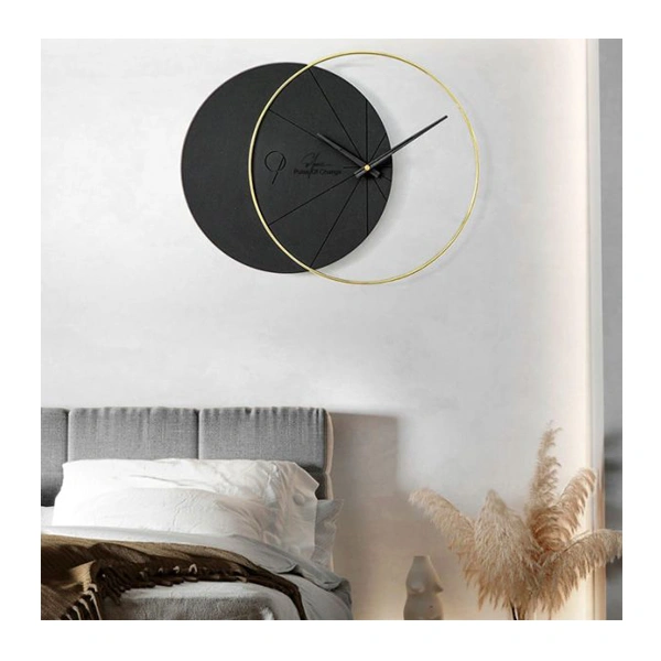ساعت دیواری مدل زحل به رنگ مشکی با جنس بدنه ام دی اف