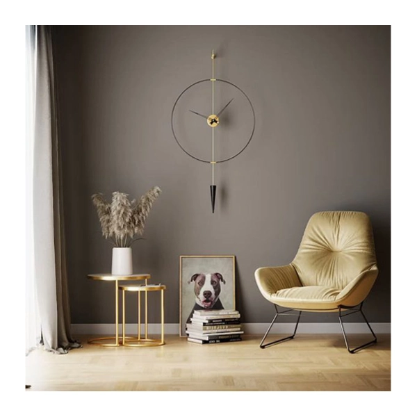 ساعت دیواری مارس با جنس بدنه فلزی و به رنگ طلایی