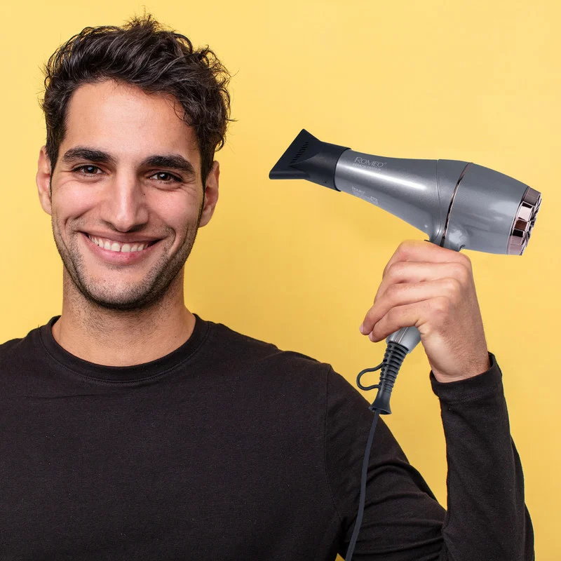 سشوار حرفهای رومئو مدل RM-5858، موتور AC با توان مصرفی 2200 وات، دارای قابلیت باد سرد، طراحی ارگونومیک، دارای حلقه آویختن، با حالت صافکننده و حجمدهنده، وزن 450 گرم، تنظیم حرارت 3 حالته و کنترل سرعت 2 حالته، به همراه متمرکزکننده باریک - Image 4